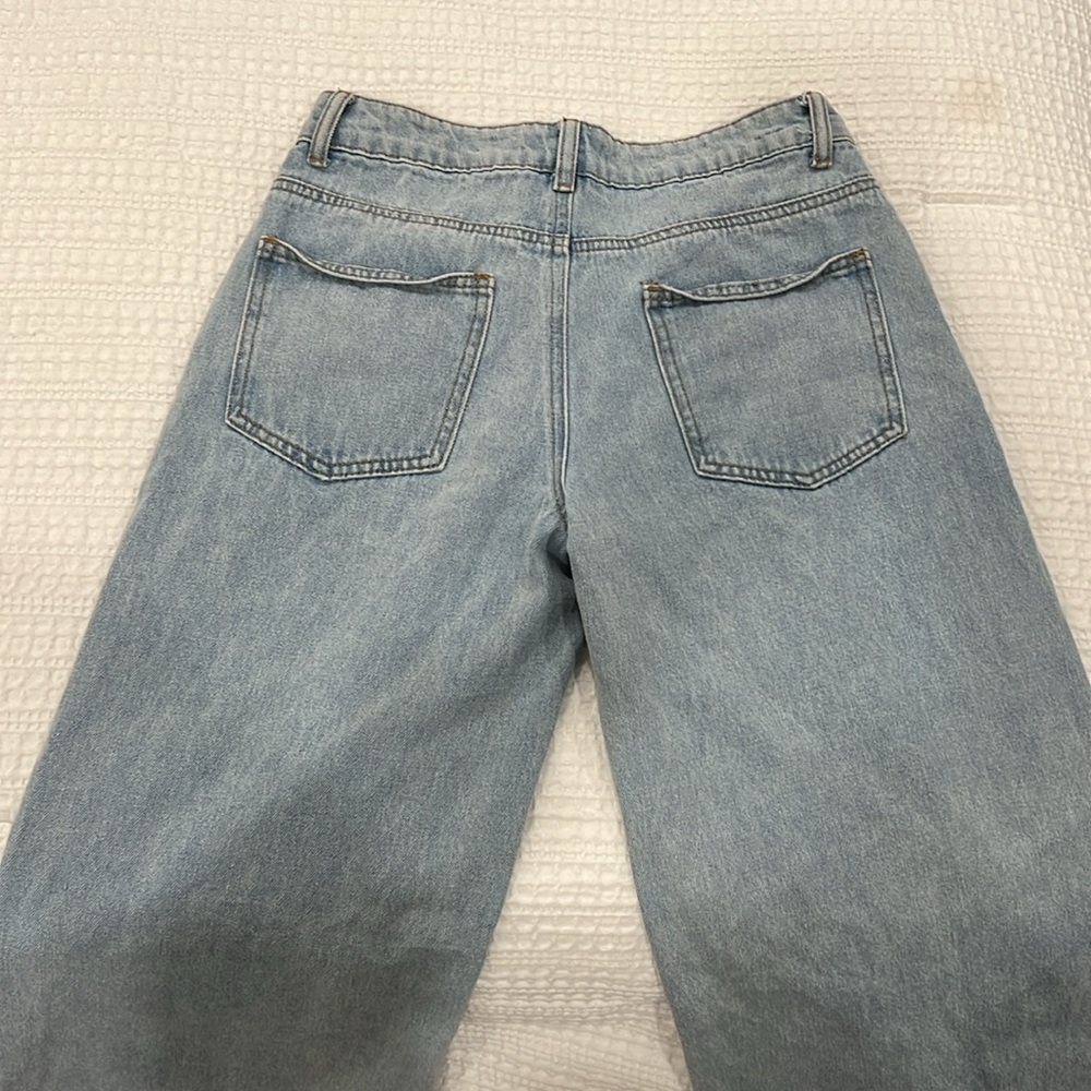 🎀Edikted Raelyn Low Rise Light Wash Jeans! The perfect fit and trendy!🎀 - Picture 6 of 6